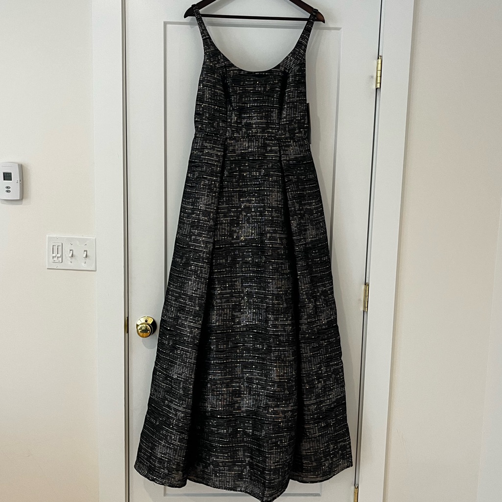 Stunning Black And Gold Formal Gown - Pockets!